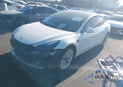2021 Tesla Model 3 Long Range Dual Motor All-Wheel Drive z USA, uszkodzony, nr VIN 5YJ3E1EB8MF005923